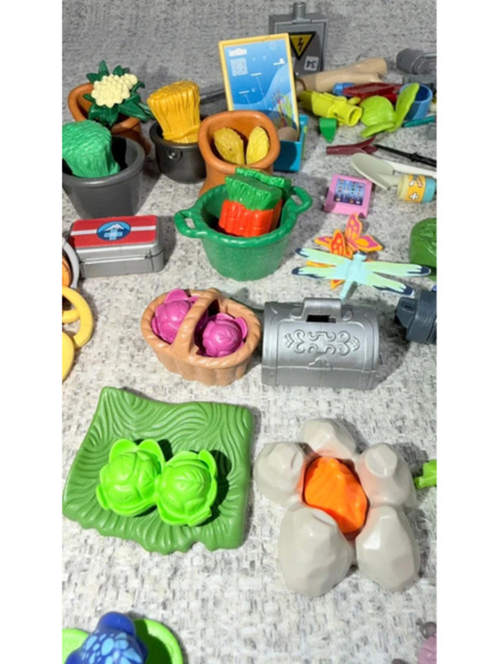 Playmobil 252pc Mixed Accessories Parts Lot Farm Camping Zoo Aquarium Miniatures